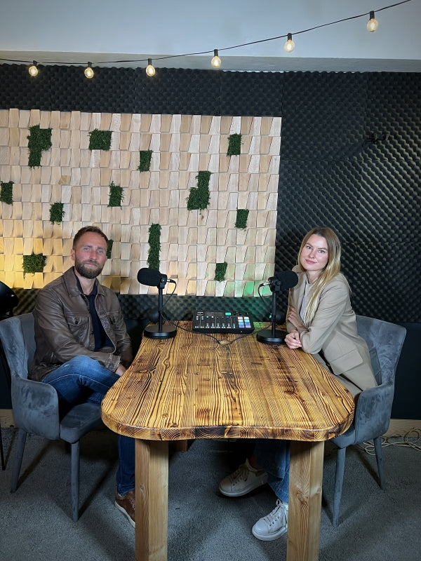 Podcast #3  O negativním vlivu modrého světla na pleť s Adamem Česlíkem